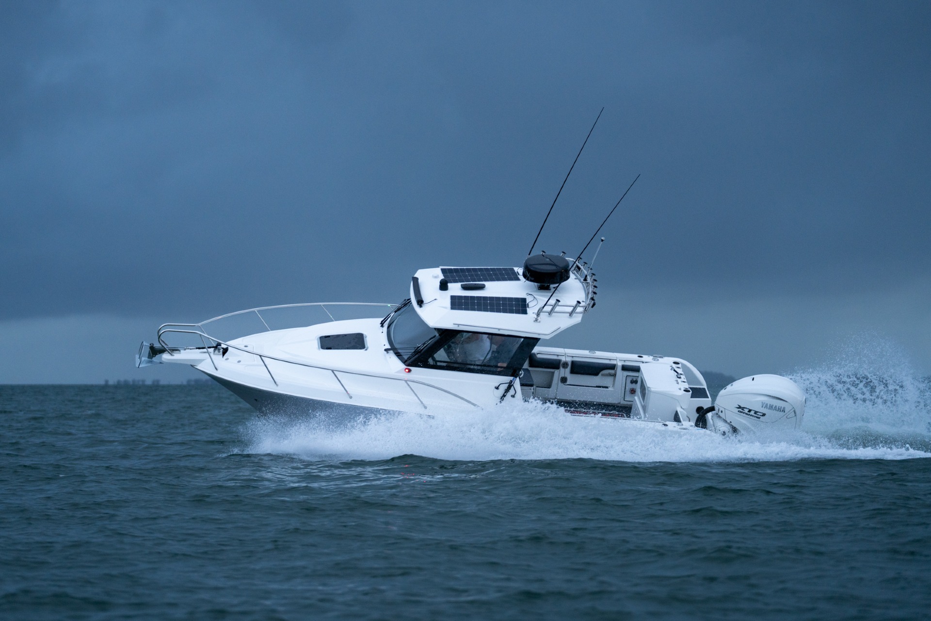 E770HT on water 2